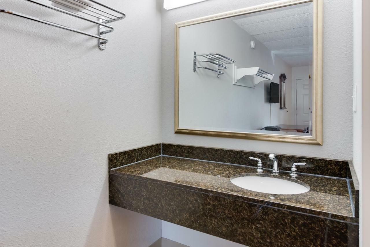 Americas Best Value Inn Columbus Esterno foto